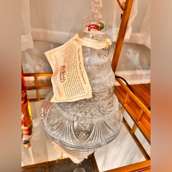 Tiered glass Christmas tree , with pickle ornament - Picture 4 of 4